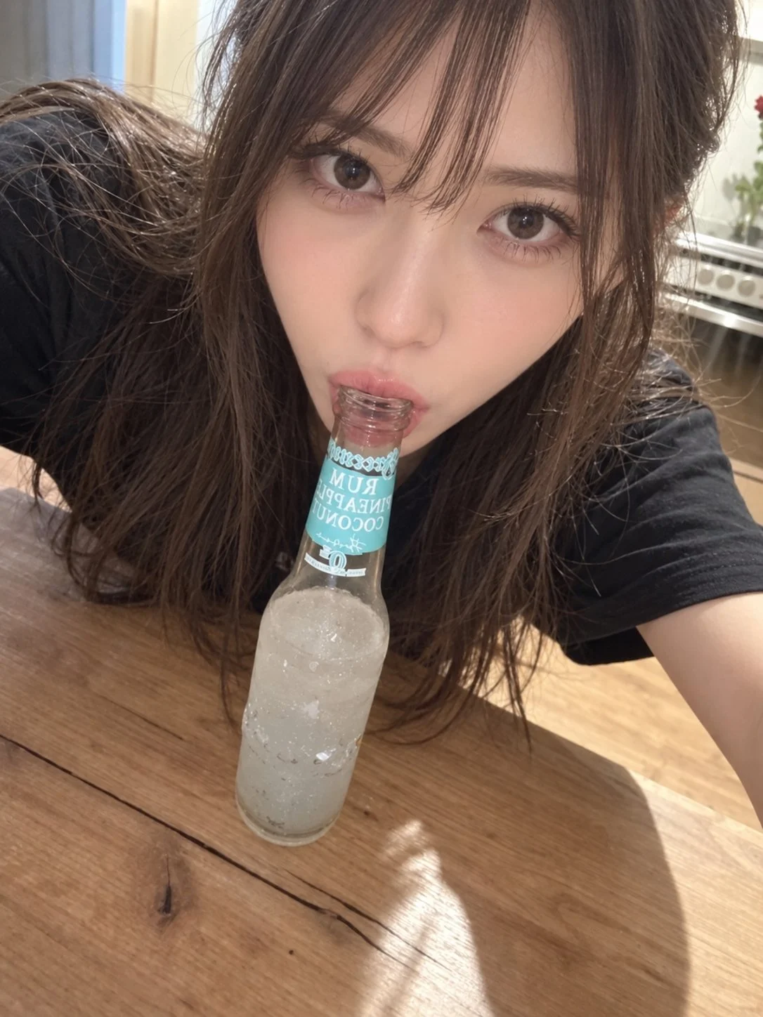 一瓶冰的，关掉夜晚的开关。不端着的时间最让人安心🥤🌙🖤