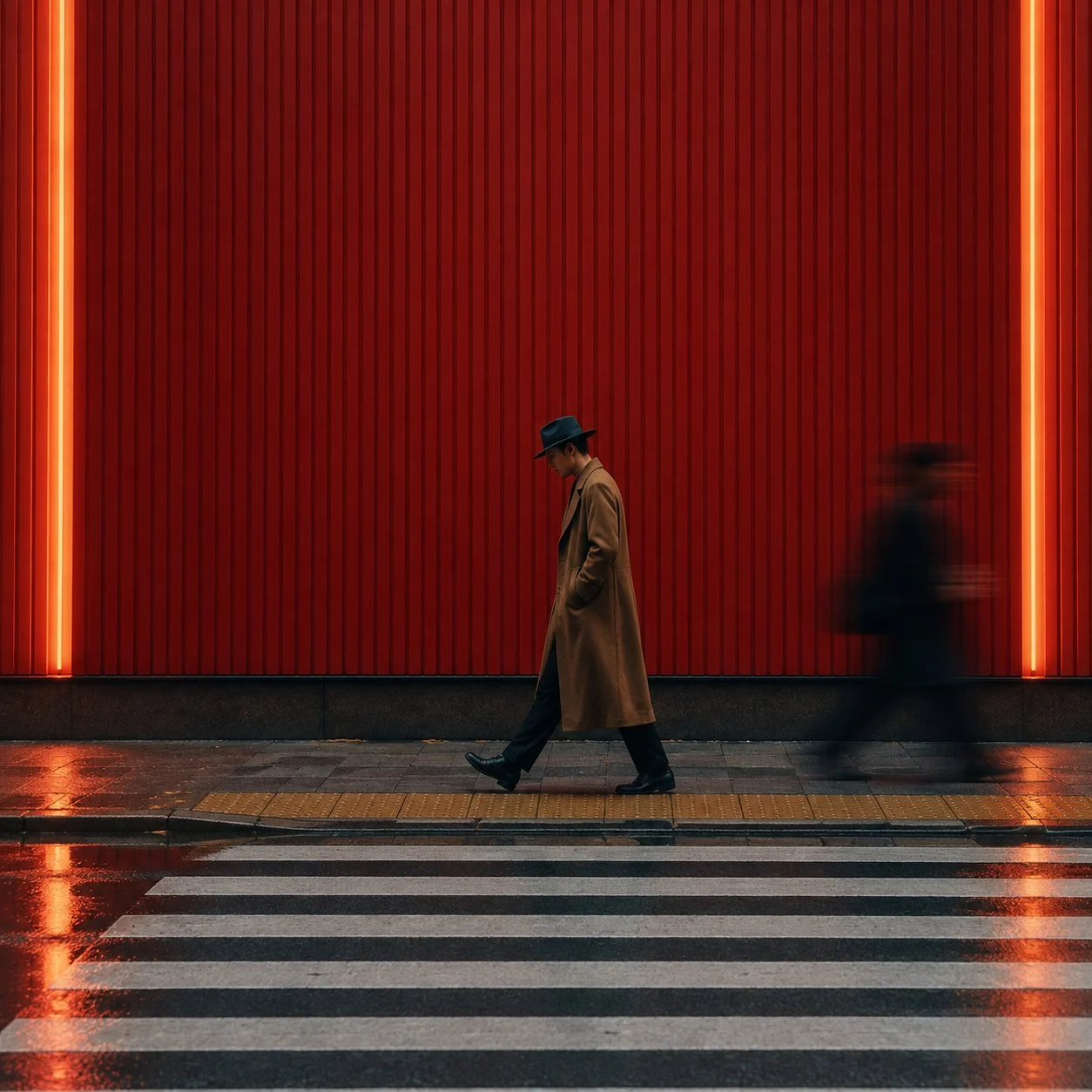 Camminando nel rumore, lasciandosi alle spalle solo il silenzio. 🖤🚶‍♂️🌆