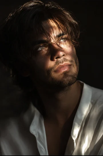 A volte, le ombre rivelano un lato di te che la luce del giorno non potrebbe mai. 🖤